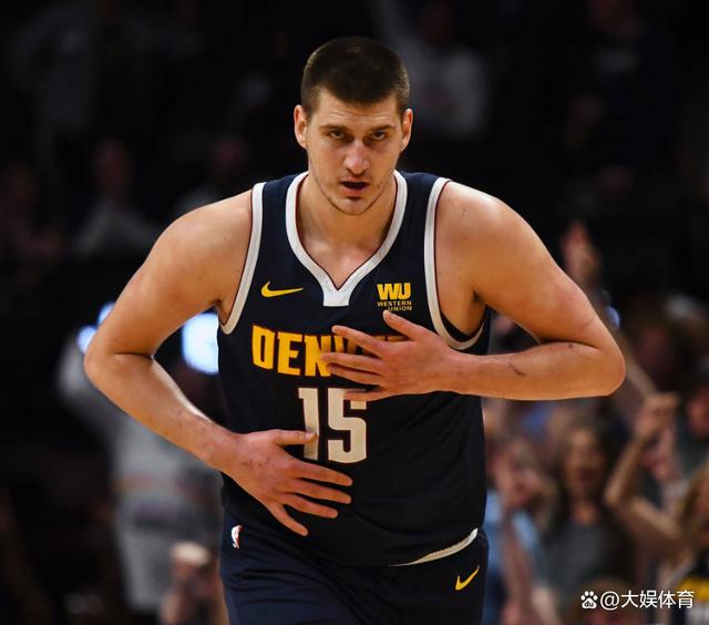 巴塞罗那篮球队训练开放日，冲刺阶段回应争议引观众欢呼，NBA总决赛在即，球队文化被再次提及的简单介绍