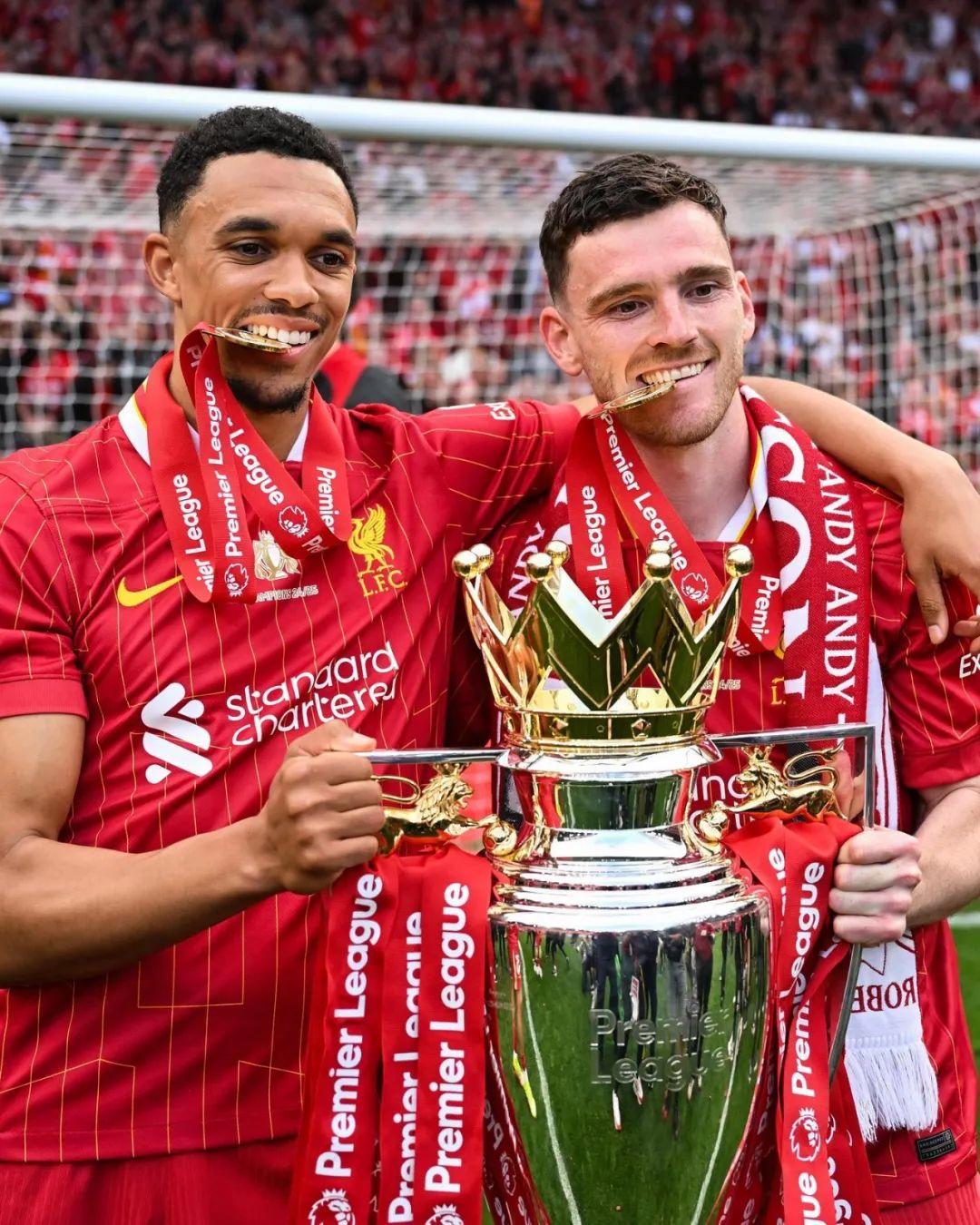 包含利物浦训练开放日;集结日伤情更新引欢呼;社区盾在即;年轻球员得到机会的词条 包含利物浦训练开放日;集结日伤情更新引欢呼;社区盾在即;年轻球员得到机会的词条