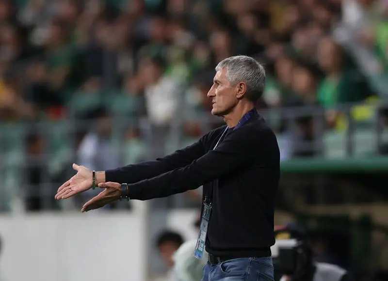 埃因霍温迎意大利杯关键赛,集结日更衣室发声,媒体盛赞,资深球员宣示担当的简单介绍 埃因霍温迎意大利杯关键赛,集结日更衣室发声,媒体盛赞,资深球员宣示担当的简单介绍